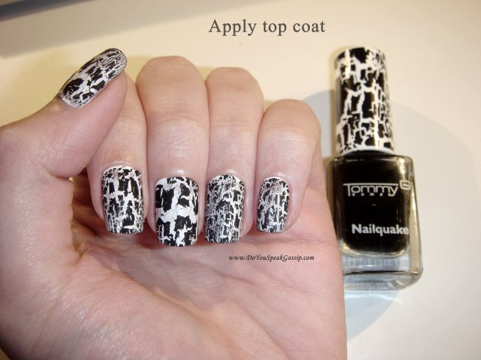 Crackle nail polish black