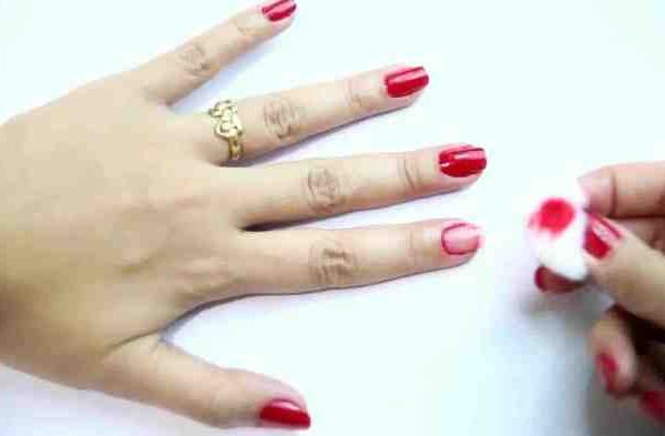 How to remove nail polish on acrylic nails