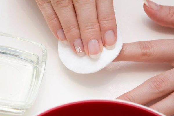 How to remove nail polish stains from toenails