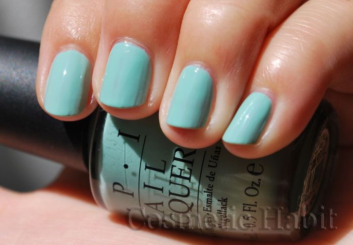 Aquamarine nail polish