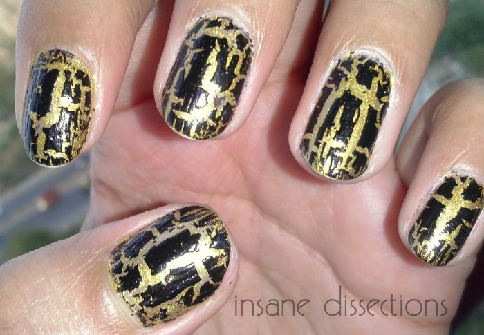 Crackle nail polish black